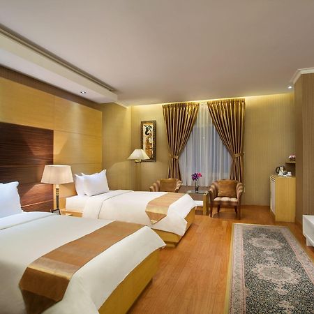 Sahati Hotel Giacarta Esterno foto