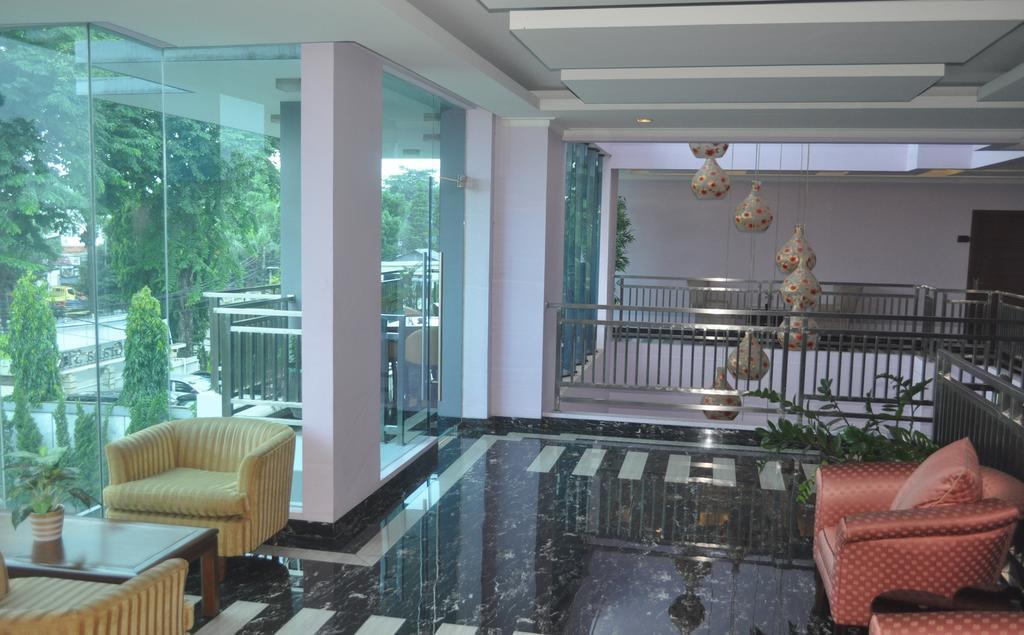 Sahati Hotel Giacarta Esterno foto