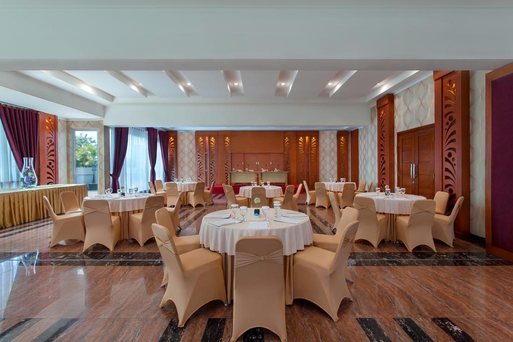 Sahati Hotel Giacarta Esterno foto