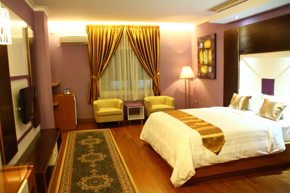 Sahati Hotel Giacarta Esterno foto