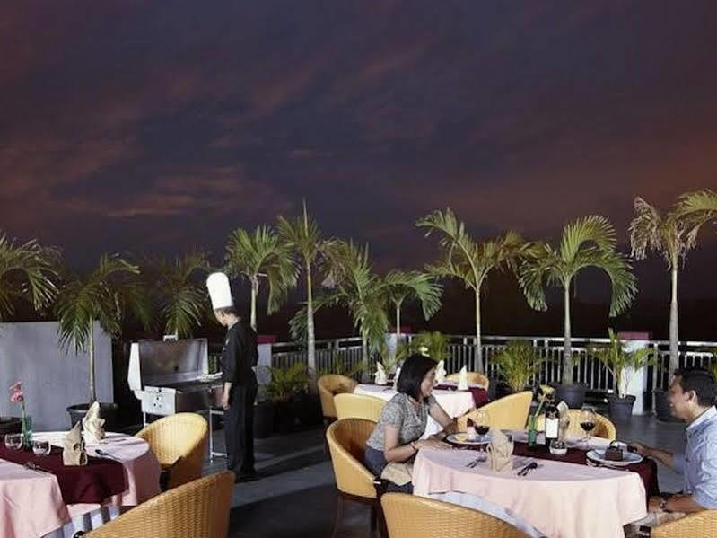 Sahati Hotel Giacarta Esterno foto